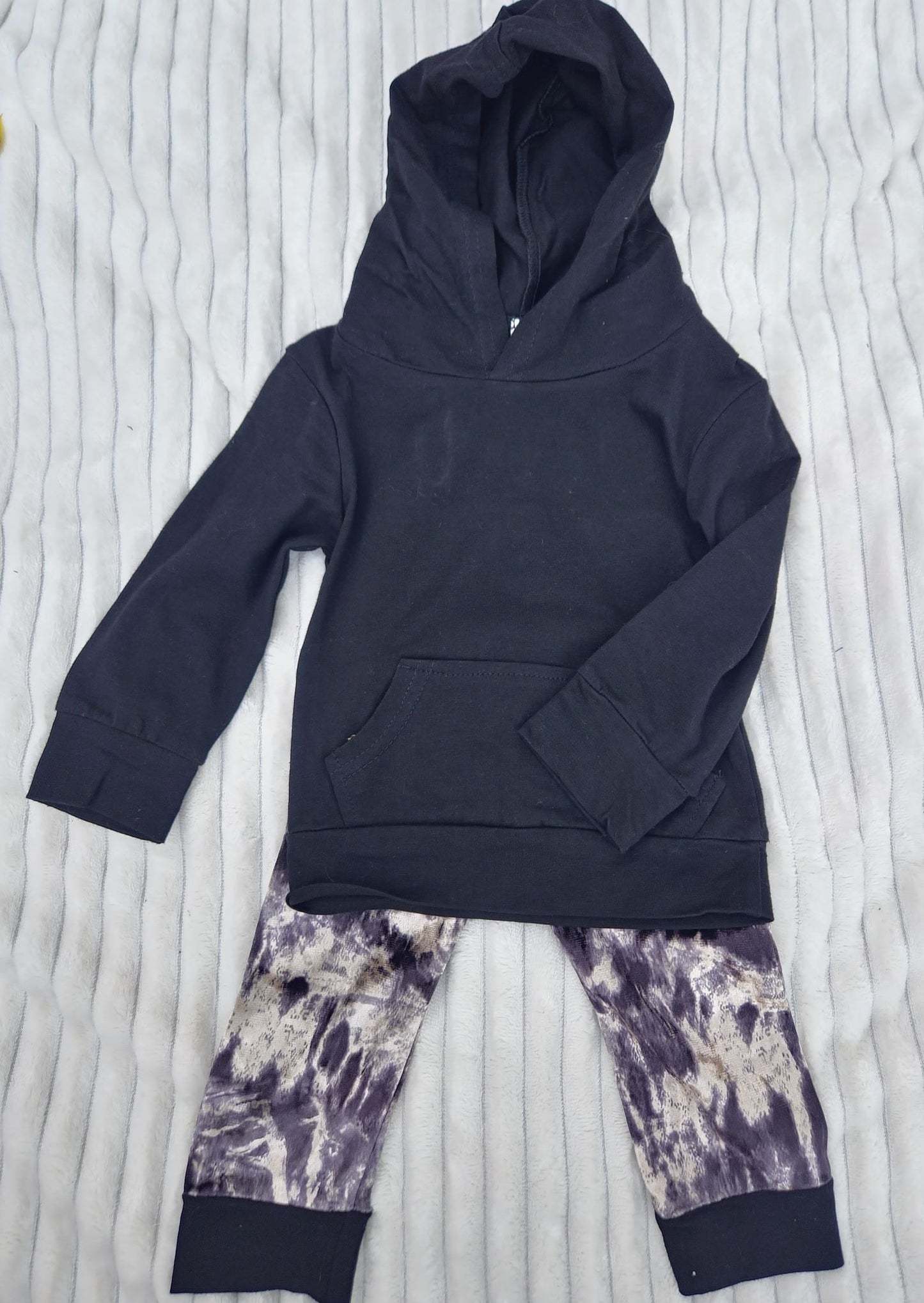 Hoodie and Tie-dye Joggers Outfit - Black